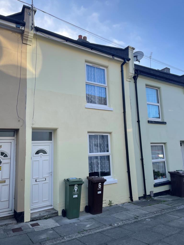 Lot: 66 - TERRACED HOUSE FOR IMPROVEMENT - Front elevation of property